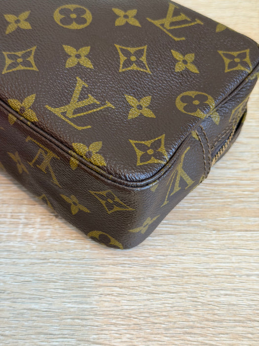 Louis Vuitton Trousse Toiletry 18