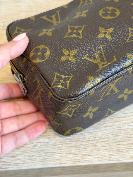 Louis Vuitton Trousse Toiletry 18