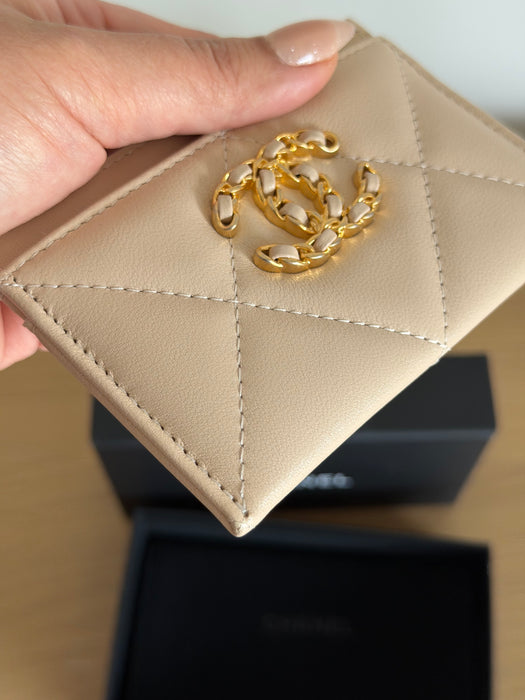 Chanel 19 Cardholder Lambskin