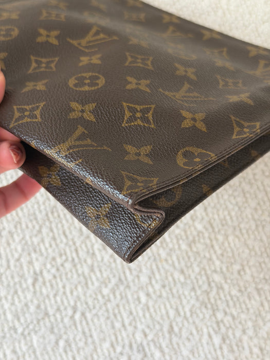 Louis Vuitton Toiletry 26