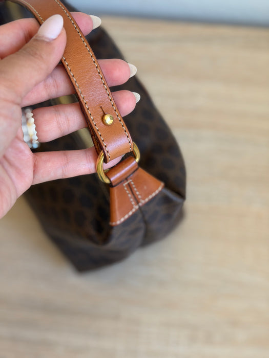 Celine Walker Pochette