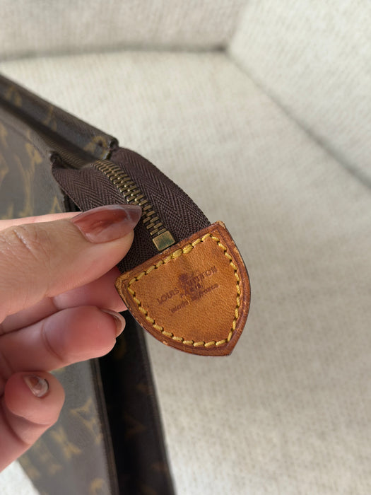 Louis Vuitton Toiletry 26