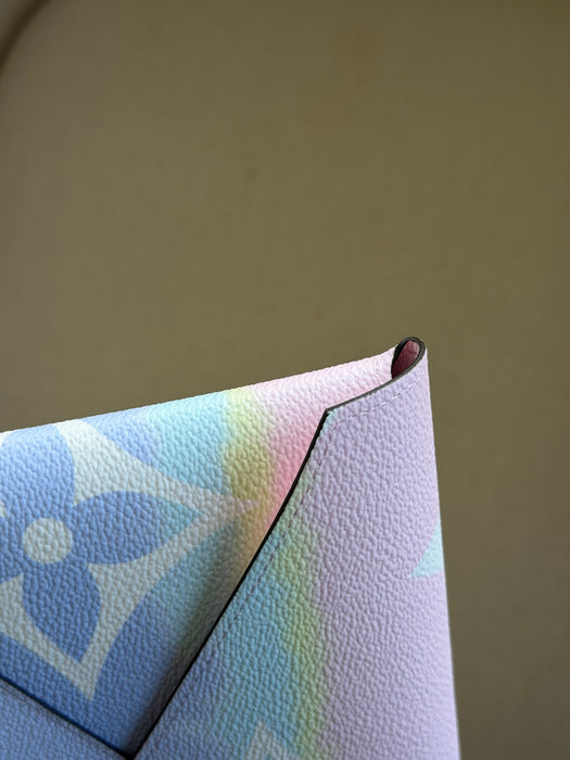 Louis Vuitton Escale Clutch