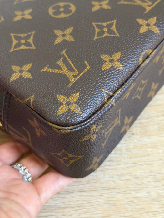 Louis Vuitton Trousse Toiletry 23