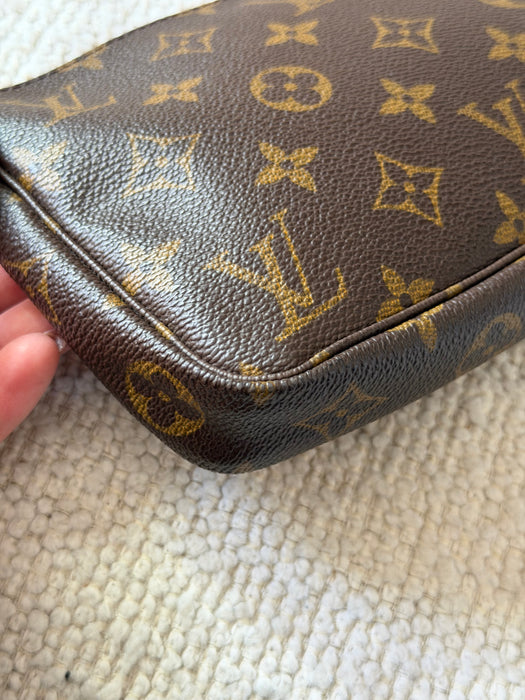 Louis Vuitton Accessories Pochette