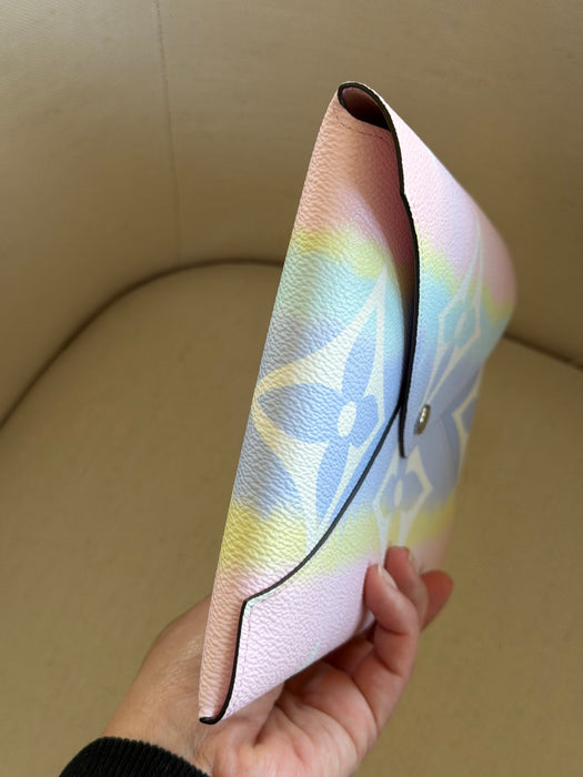 Louis Vuitton Escale Clutch