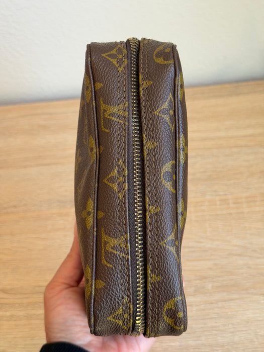 Louis Vuitton Trousse Toiletry 18
