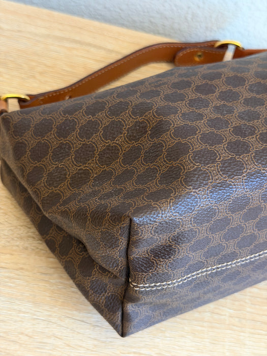 Celine Walker Pochette