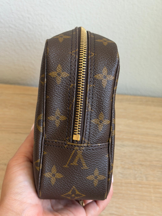 Louis Vuitton Trousse Toiletry 23