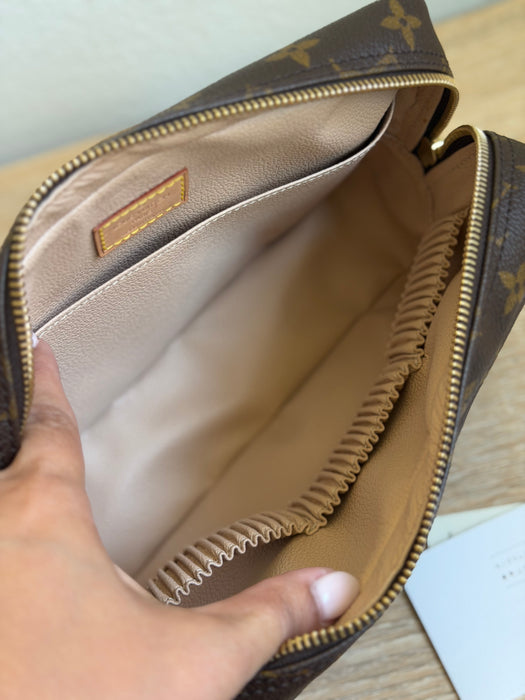 Louis Vuitton Trousse Toiletry 23