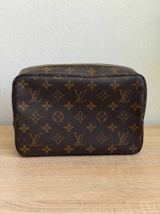 Louis Vuitton Trousse Toiletry 23