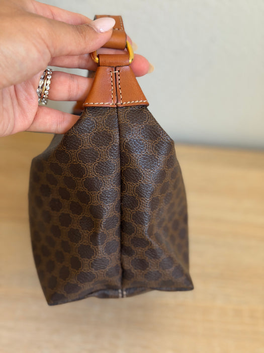 Celine Walker Pochette