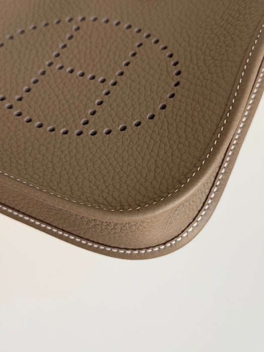 Hermes Taurillon Clemence Evelyne TPM Etoupe - NEW