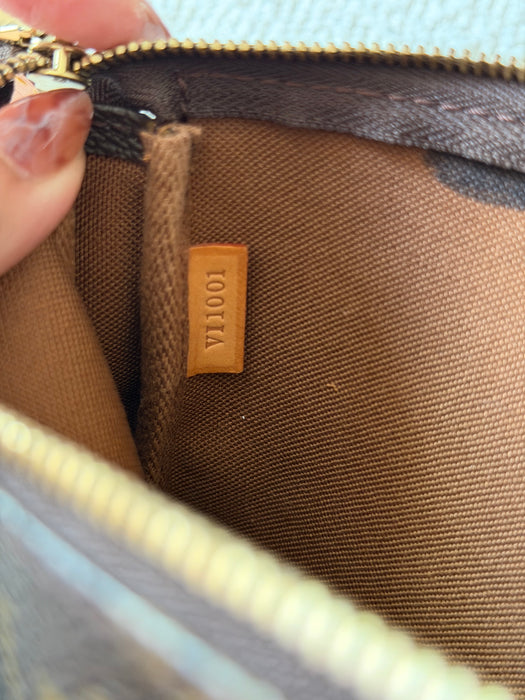 Louis Vuitton Accessories Pochette