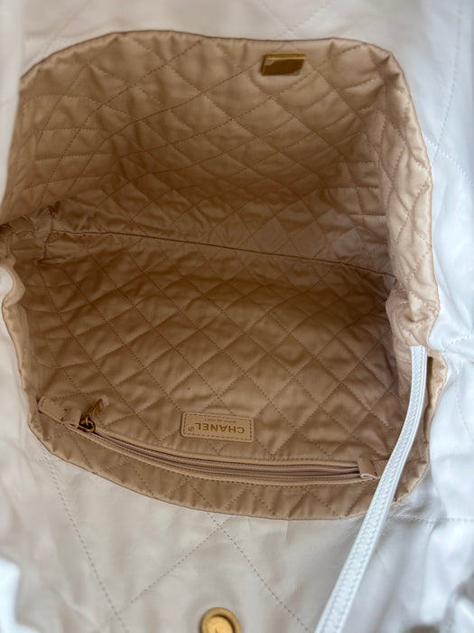 Chanel 22 White & Black