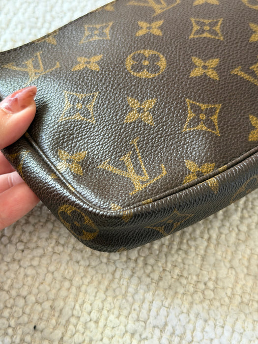 Louis Vuitton Accessories Pochette