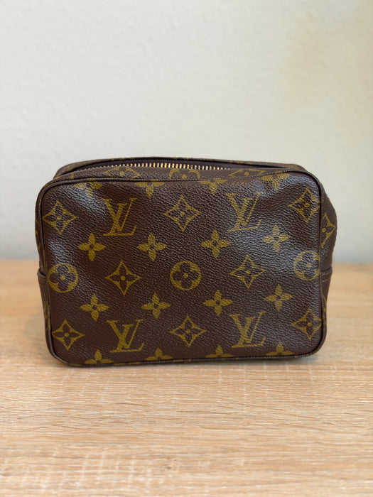 Louis Vuitton Trousse Toiletry 18