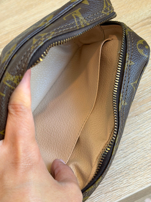 Louis Vuitton Trousse Toiletry 18