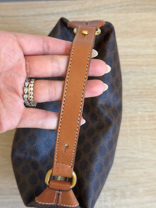 Celine Walker Pochette