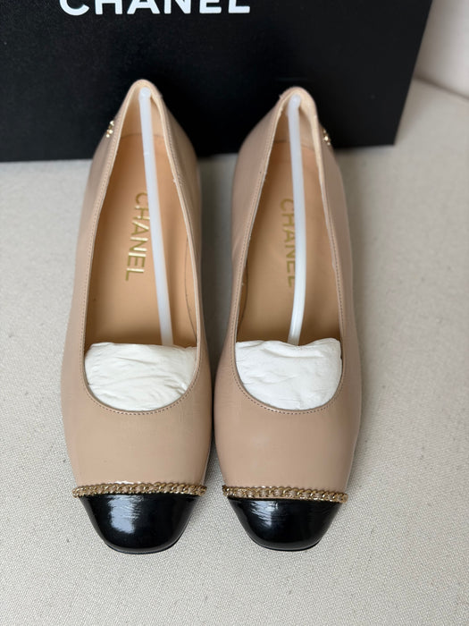 Chanel patent flats in beige/black 36.5