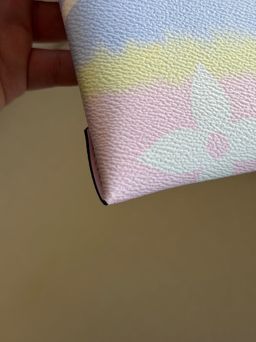 Louis Vuitton Escale Clutch