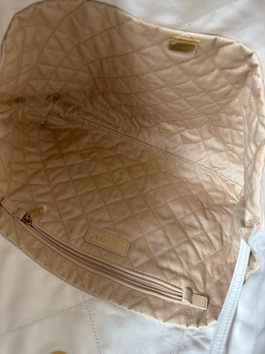 Chanel 22 White & Black