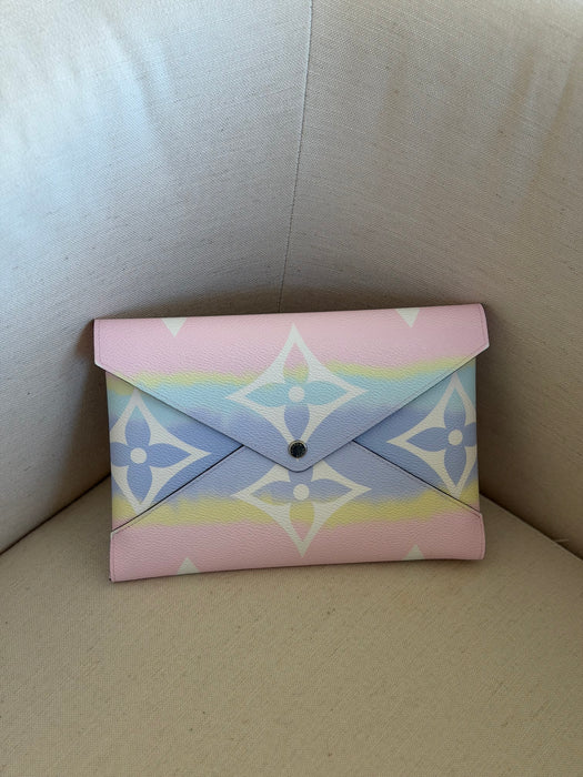 Louis Vuitton Escale Clutch