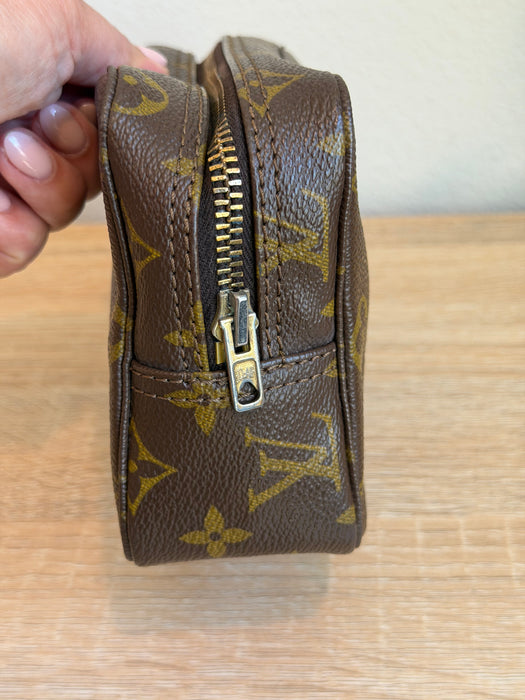 Louis Vuitton Trousse Toiletry 18