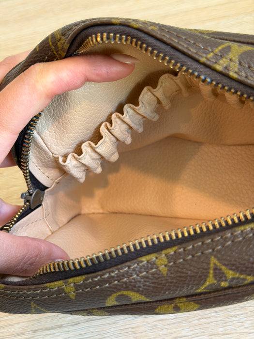 Louis Vuitton Trousse Toiletry 18