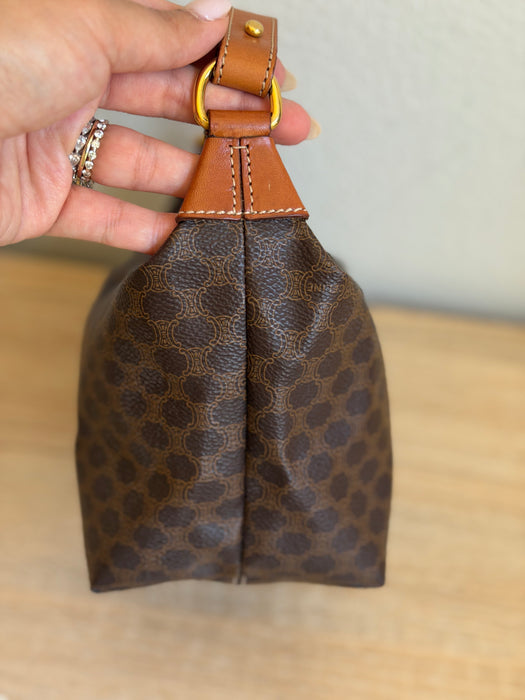 Celine Walker Pochette