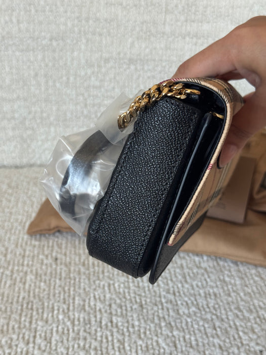 Burberry Wallet on Chain