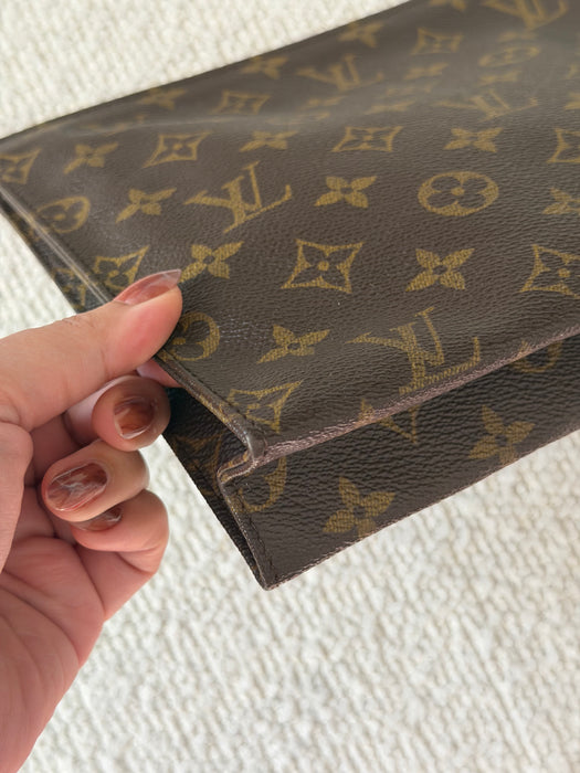 Louis Vuitton Toiletry 26