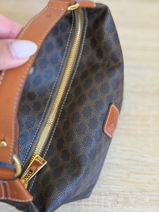 Celine Walker Pochette