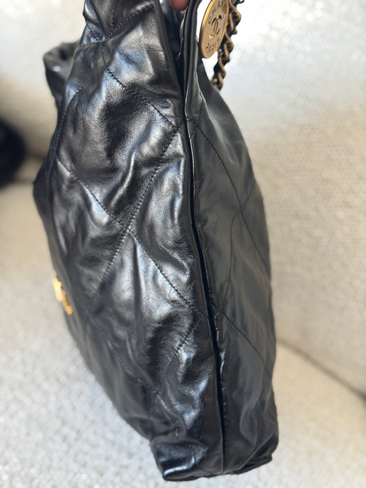 Chanel 22 Blk & Gold