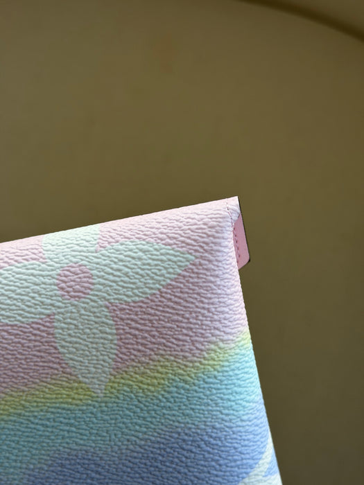 Louis Vuitton Escale Clutch