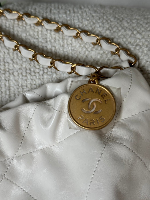Chanel 22 White & Black
