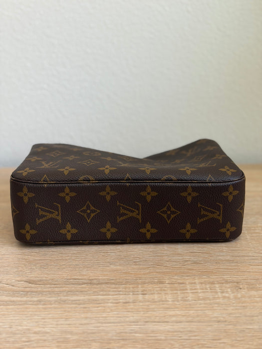 Louis Vuitton Trousse Toiletry 23