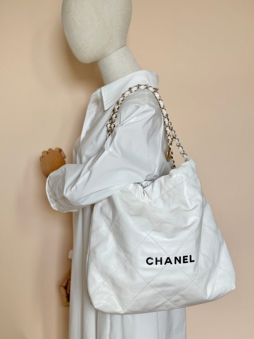 Chanel 22 White & Black