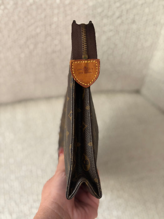 Louis Vuitton Toiletry 26