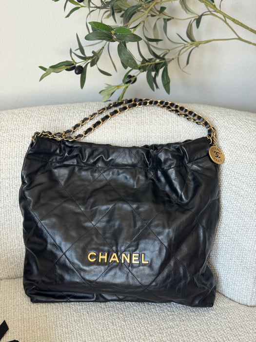 Chanel 22 Blk & Gold