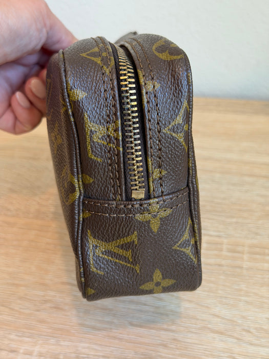 Louis Vuitton Trousse Toiletry 18