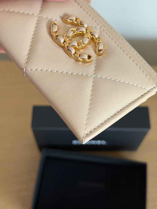 Chanel 19 Cardholder Lambskin