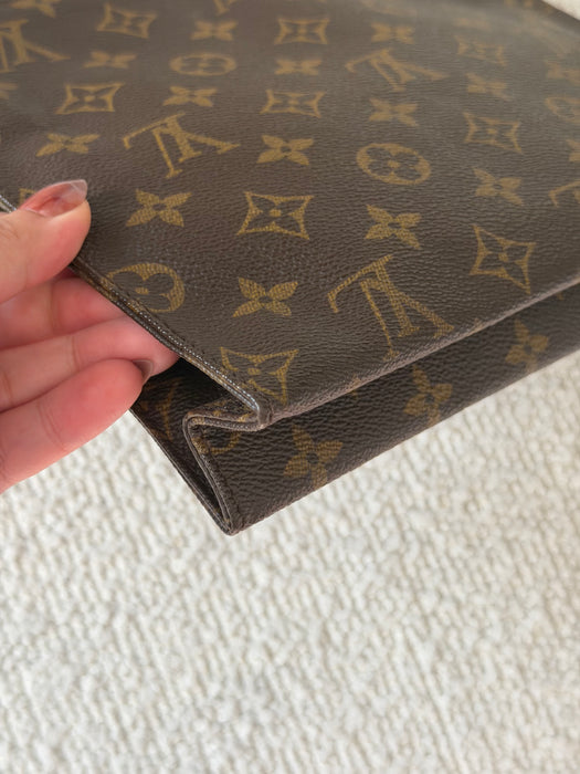 Louis Vuitton Toiletry 26