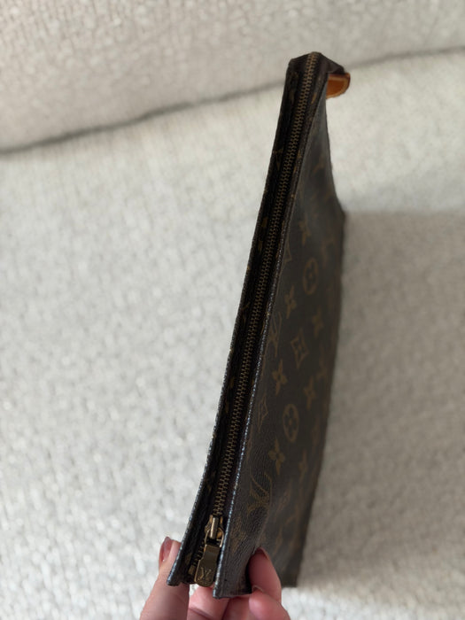 Louis Vuitton Toiletry 26