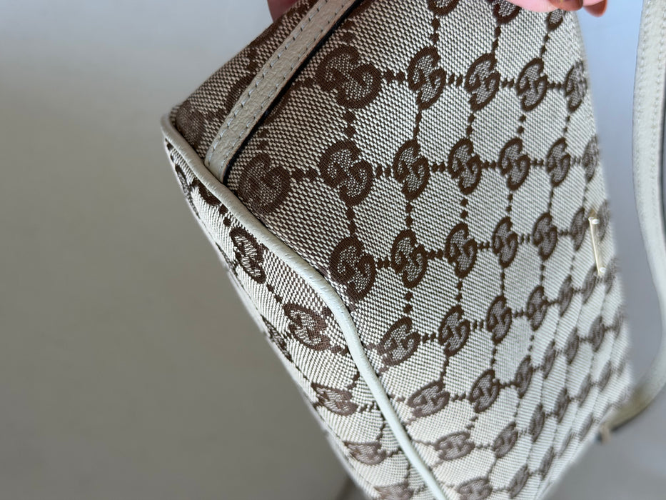 Gucci GG Beige Boat Pochette