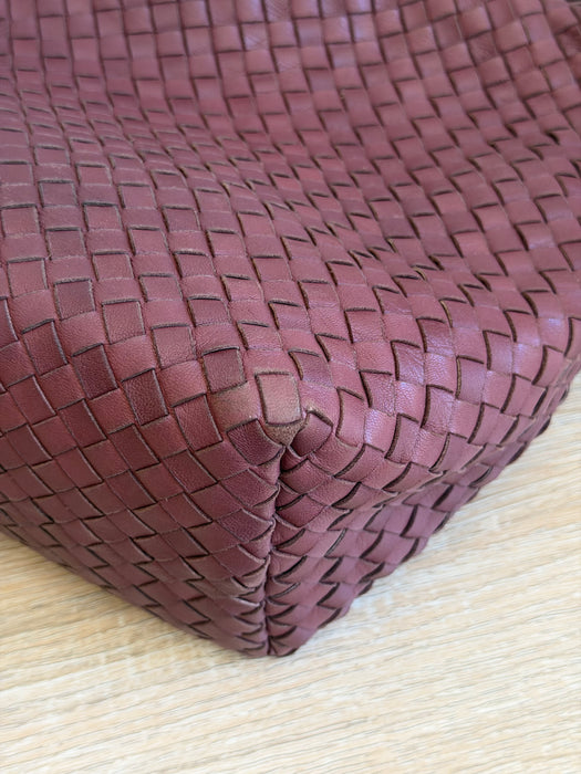 Bottega Bordeaux Intrecciato Hobo