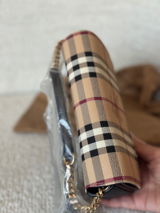 Burberry Wallet on Chain