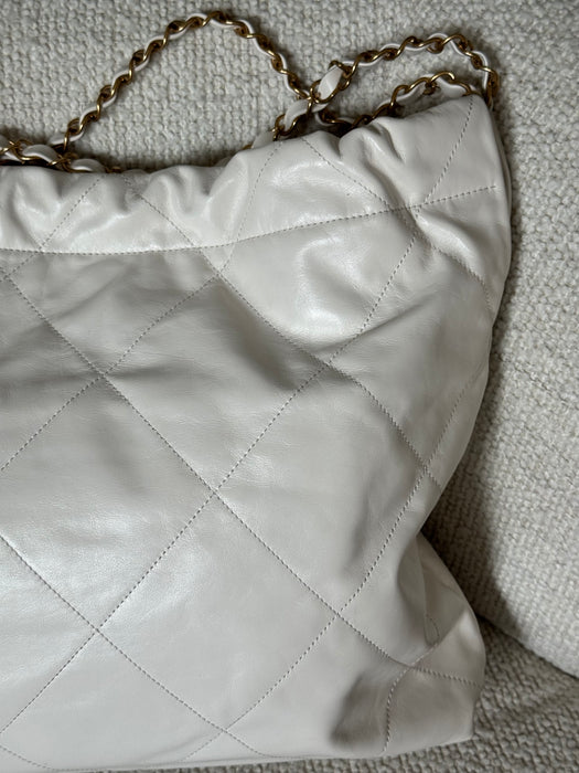 Chanel 22 White & Black