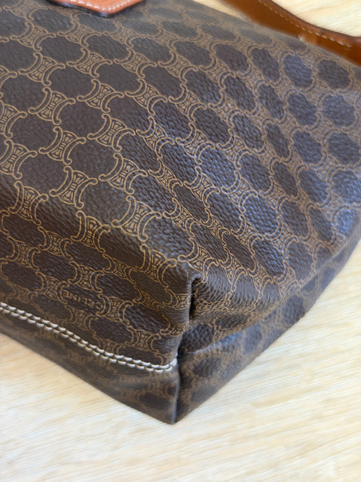 Celine Walker Pochette