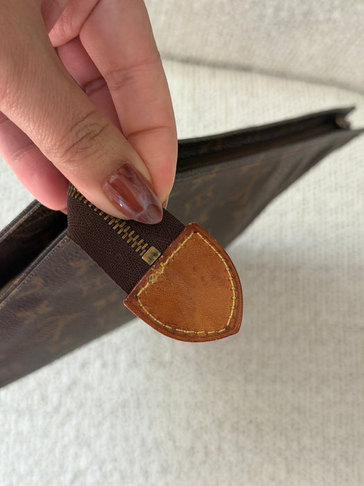 Louis Vuitton Toiletry 26